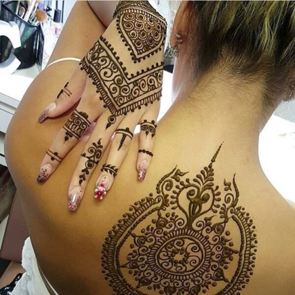 Brown and Bothered: Henna appropriation cherry-picks beauty while ignoring  people, culture - Daily Bruin